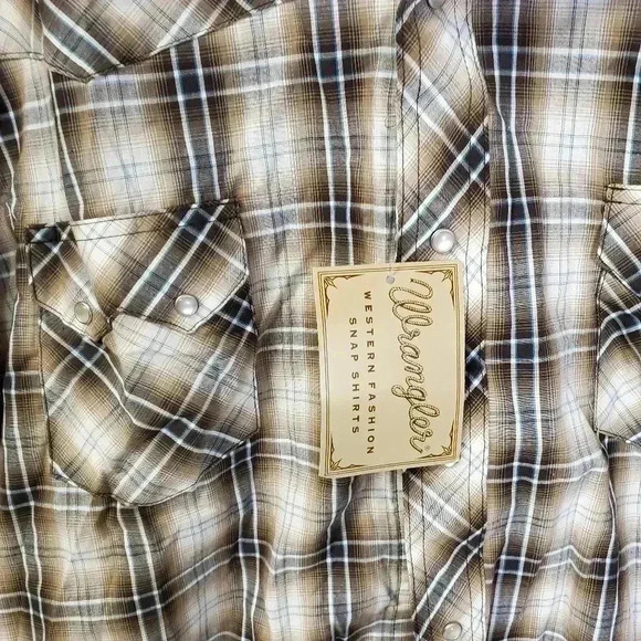 Wrangler Short Sleeve Snap Button Up - Picture 3 of 4